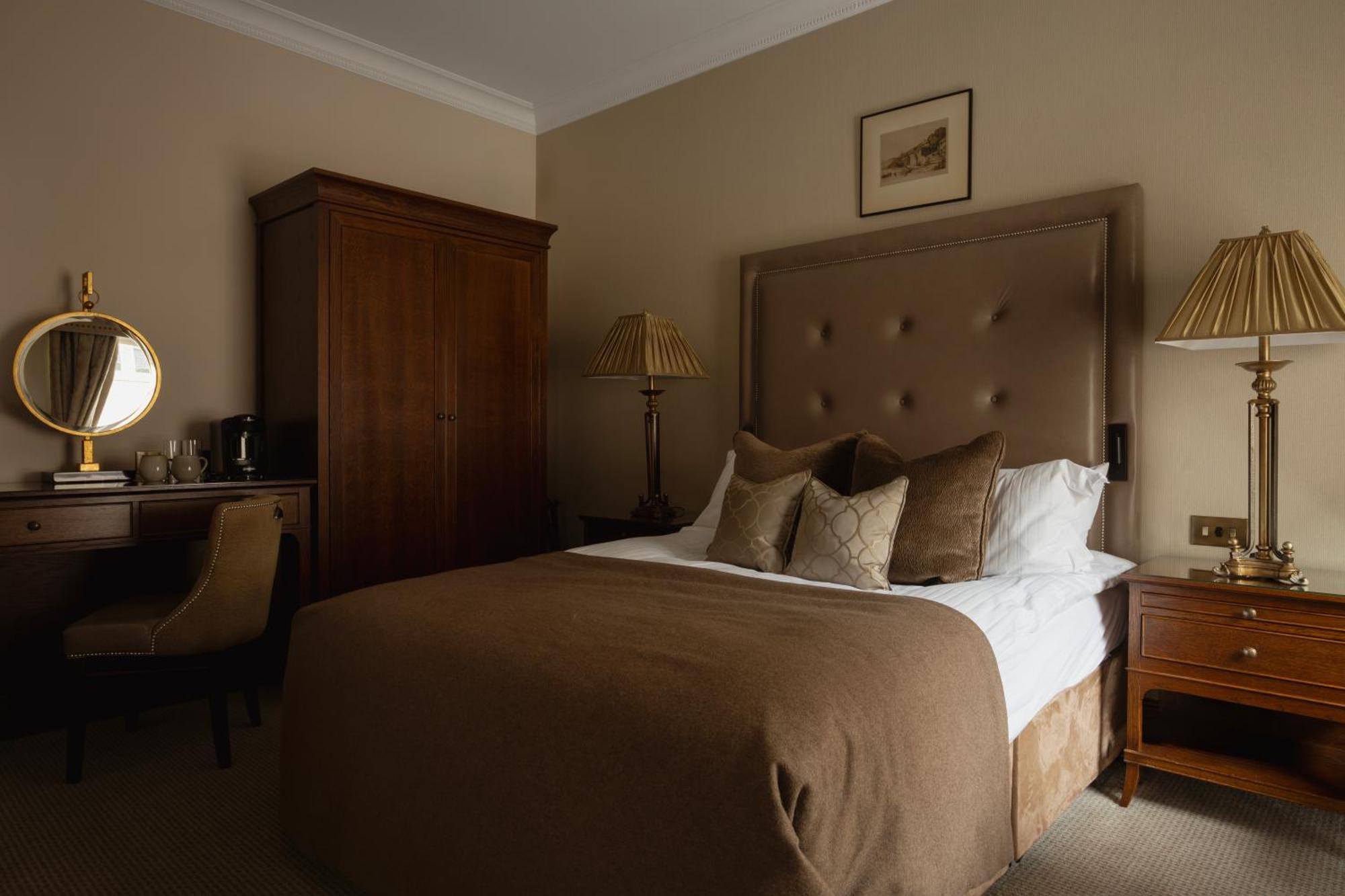 The Station Hotel Rothes Экстерьер фото